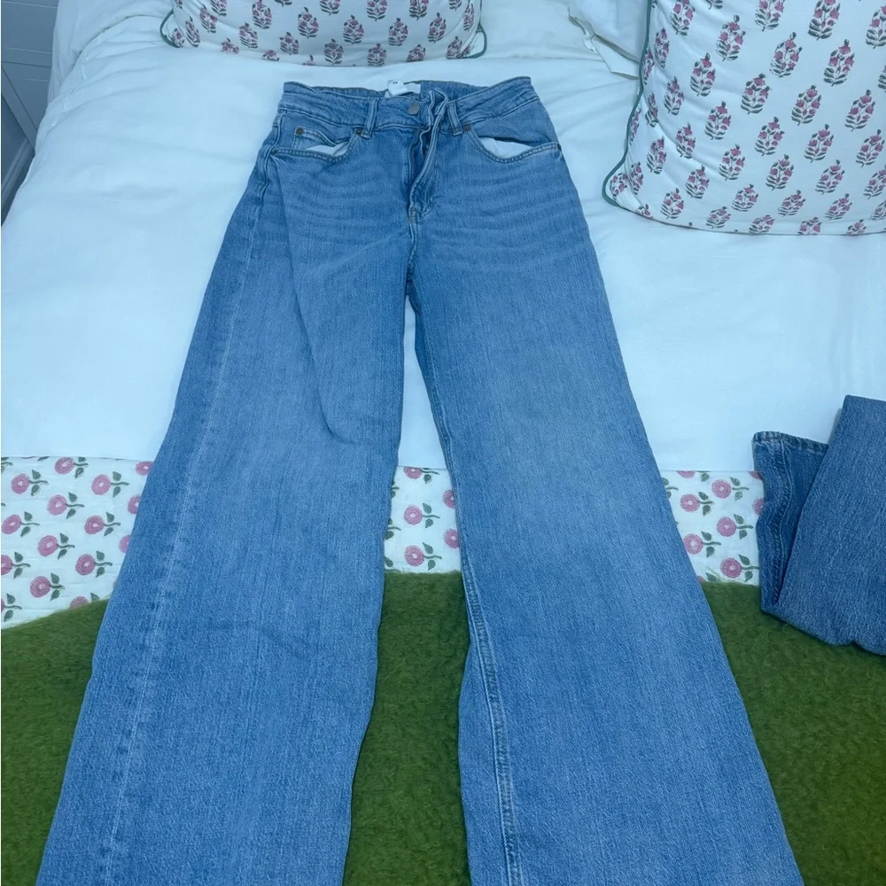 H&M Light Blue Flare Jeans - Picture 1 of 3